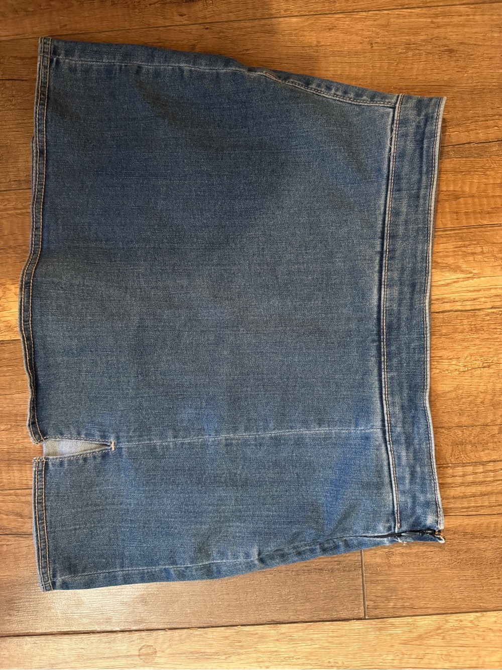 Women’s high rise stretchy denim mini skirt
